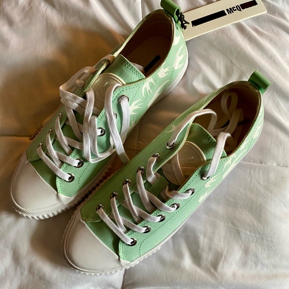 Mcq by Alexander McQueen Swallows sneaker turquoise size 40 - Picture 3 of 5